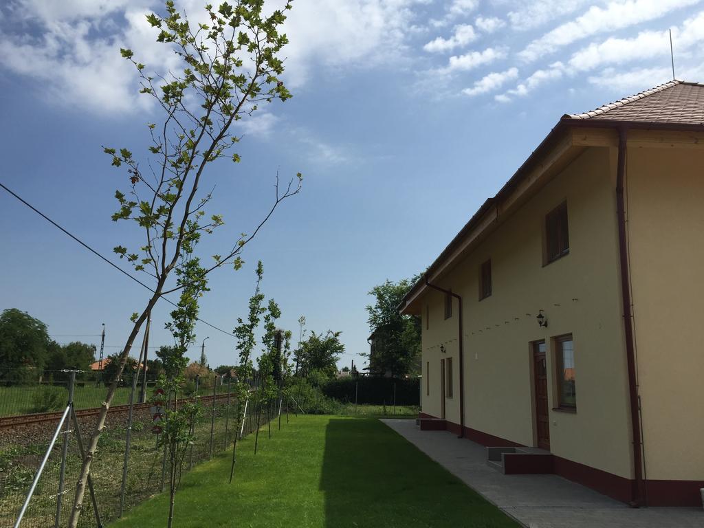 Aqua Thermal Soterapia Es Apartmanhaz Puspokladany Room photo